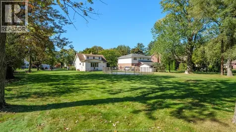 4054 Roseland Drive West Windsor ON N9G 1Z8