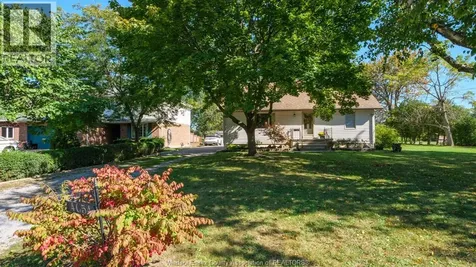 4054 Roseland Drive West Windsor ON N9G 1Z8