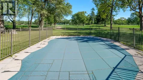 4054 Roseland Drive West Windsor ON N9G 1Z8