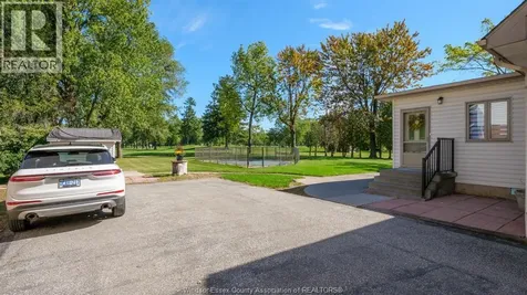 4054 Roseland Drive West Windsor ON N9G 1Z8