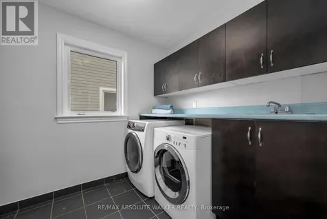 299 Bradwell Way Ottawa ON K1T 0G6