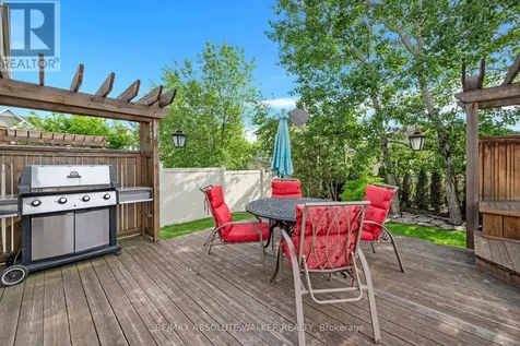 299 Bradwell Way Ottawa ON K1T 0G6