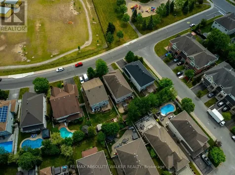 299 Bradwell Way Ottawa ON K1T 0G6