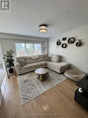 178 West Oak Trail Kitchener ON N2R 0J3
