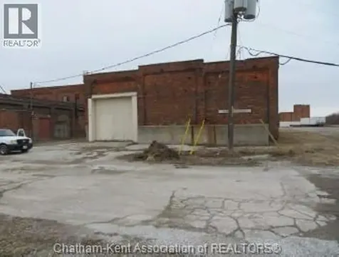 760 Gillard Street Wallaceburg ON N8A 4Z5