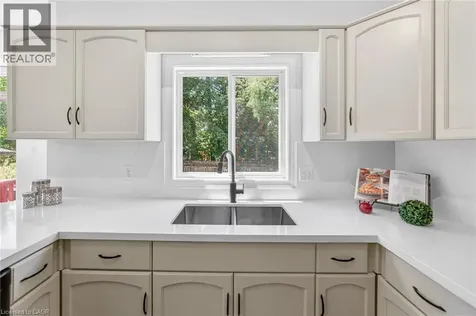 72 Beardmore Crescent Acton ON L7J 2Z1