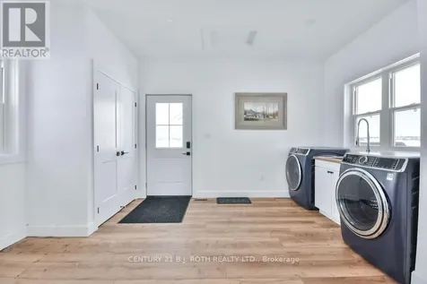 1153 Glengarry Landing Road South Springwater ON L9X 1E1