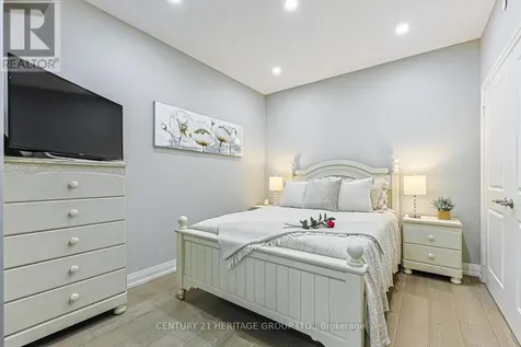 555 William Graham Drive Aurora ON L4G 7C4