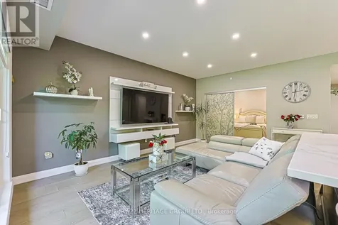 555 William Graham Drive Aurora ON L4G 7C4