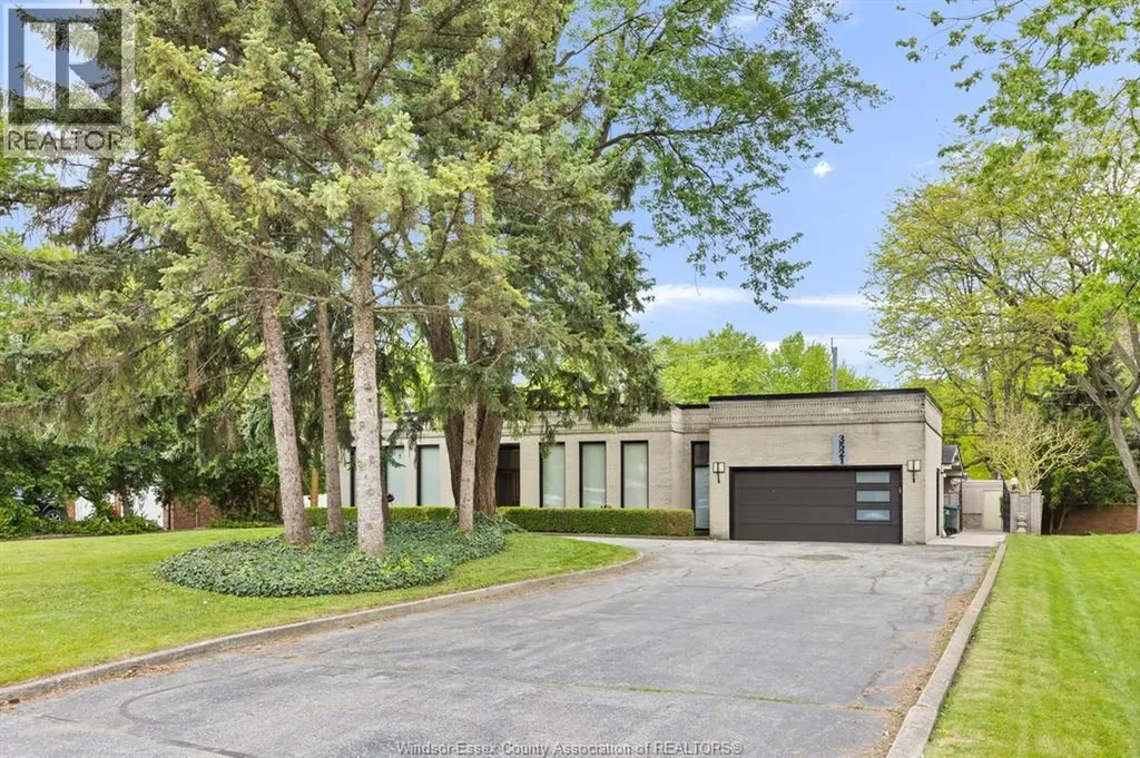 3521 Ouellette Windsor ON N9E 3M3