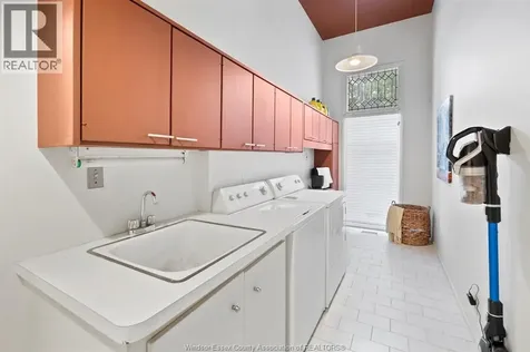 3521 Ouellette Windsor ON N9E 3M3