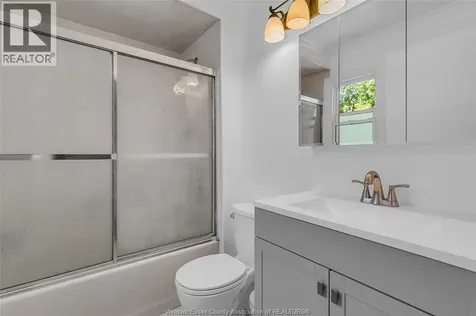 1176 California Avenue Windsor ON N9B 2Z9