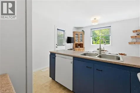 28 Rousseaux Street Hamilton ON L9G 2W5