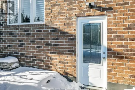3852 Concord Court Windsor ON N9G 3B3