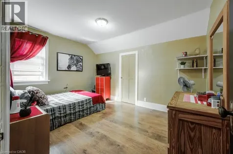 78 Chestnut Street Kitchener ON N2H 1V1