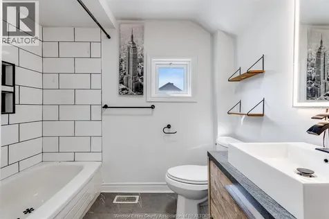 8 Payne Street Chatham ON N7M 4M9