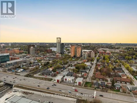 63F Young Street Ottawa ON K1S 5T5