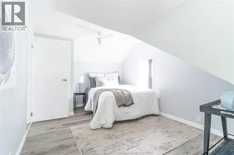 1015 Oak Windsor ON N9A 5G5
