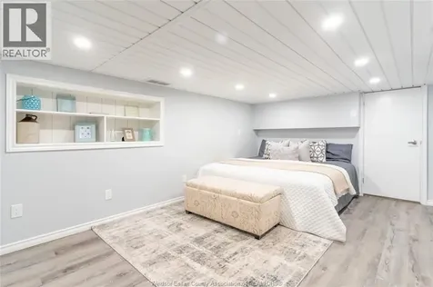 1015 Oak Windsor ON N9A 5G5