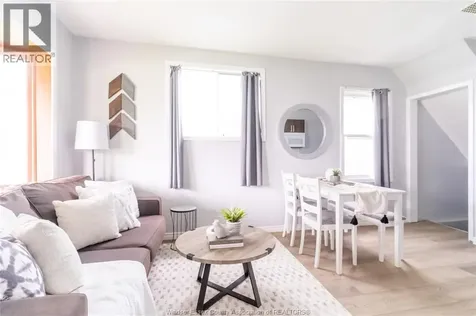 1015 Oak Windsor ON N9A 5G5