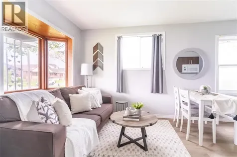 1015 Oak Windsor ON N9A 5G5