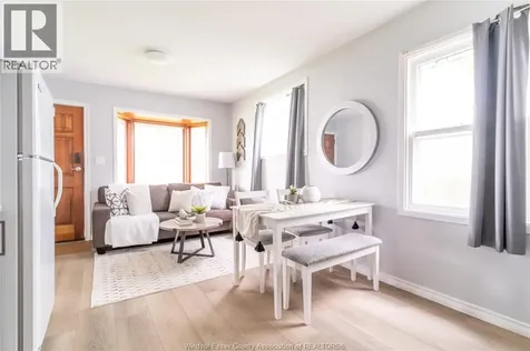 1015 Oak Windsor ON N9A 5G5
