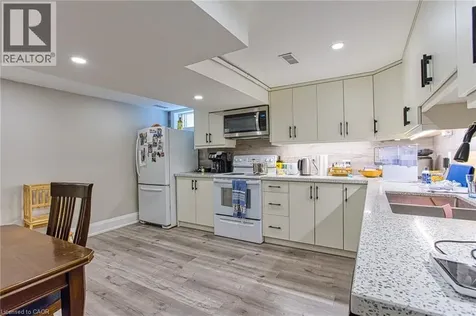 4 Colgate Court Hamilton ON L9C 6Z6