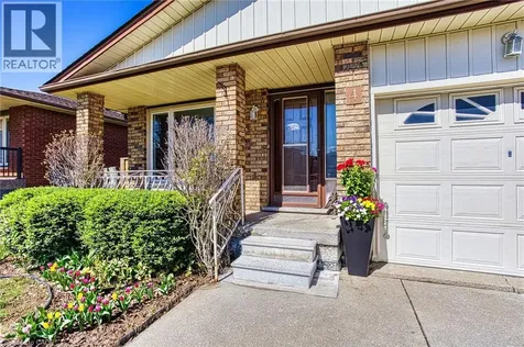 4 Colgate Court Hamilton ON L9C 6Z6