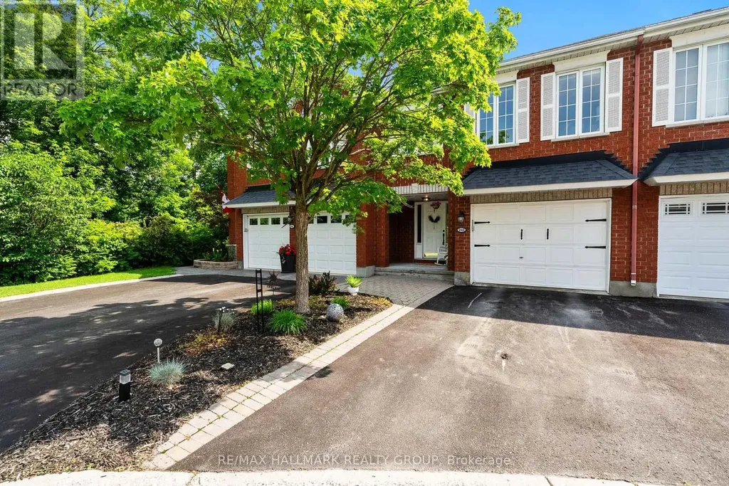 243 Gladeview Private Ottawa ON K1T 4A7