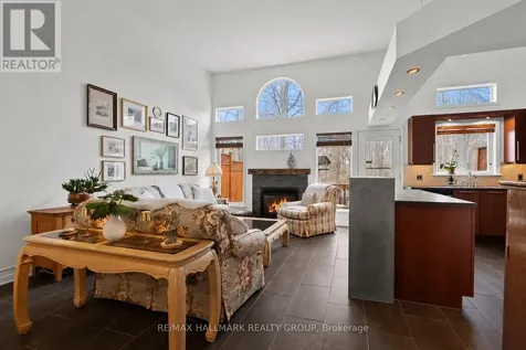 243 Gladeview Private Ottawa ON K1T 4A7