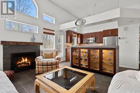 243 Gladeview Private Ottawa ON K1T 4A7
