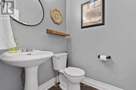 243 Gladeview Private Ottawa ON K1T 4A7