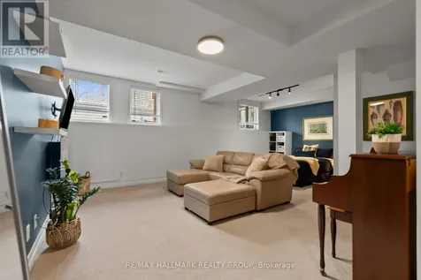 243 Gladeview Private Ottawa ON K1T 4A7