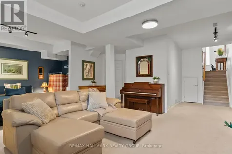 243 Gladeview Private Ottawa ON K1T 4A7