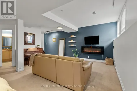 243 Gladeview Private Ottawa ON K1T 4A7