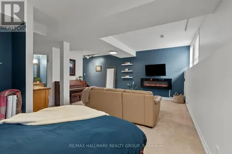 243 Gladeview Private Ottawa ON K1T 4A7