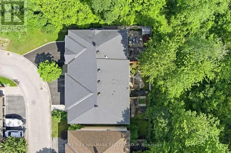 243 Gladeview Private Ottawa ON K1T 4A7