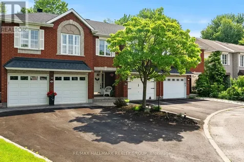 243 Gladeview Private Ottawa ON K1T 4A7