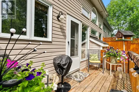 243 Gladeview Private Ottawa ON K1T 4A7