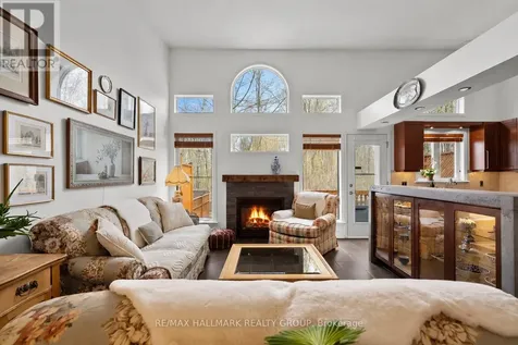 243 Gladeview Private Ottawa ON K1T 4A7