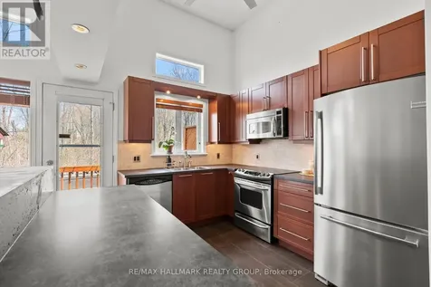 243 Gladeview Private Ottawa ON K1T 4A7