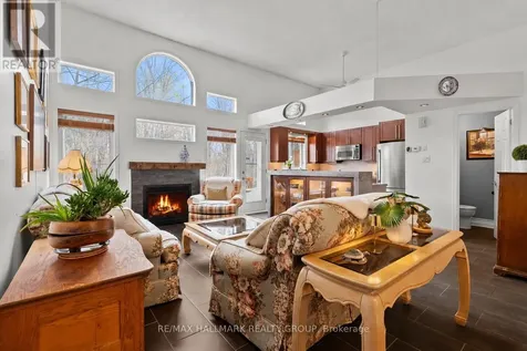 243 Gladeview Private Ottawa ON K1T 4A7