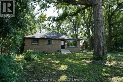 955 Roseland Windsor ON N9G 1T9