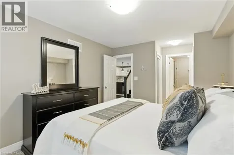 4 Burgundy Grove Ancaster ON L9K 0E7