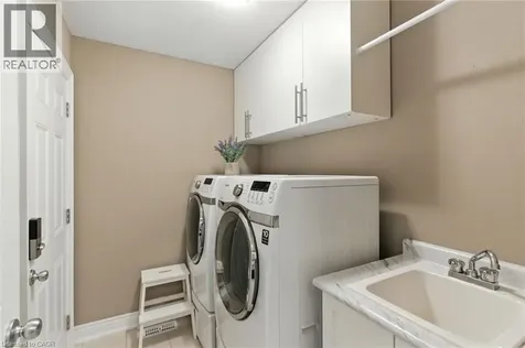 4 Burgundy Grove Ancaster ON L9K 0E7