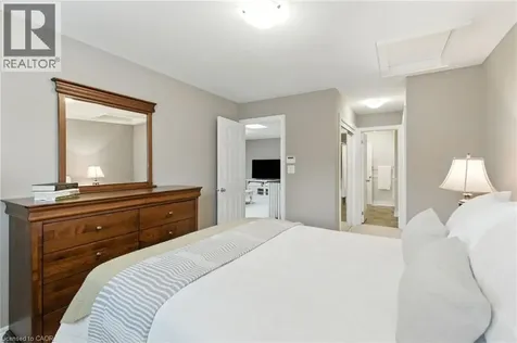 4 Burgundy Grove Ancaster ON L9K 0E7