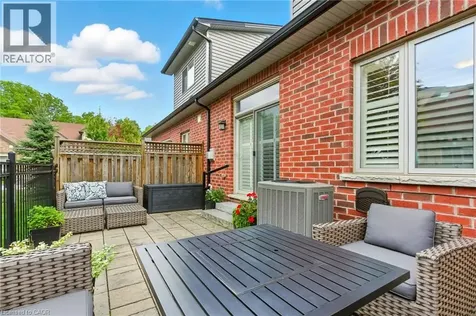 4 Burgundy Grove Ancaster ON L9K 0E7