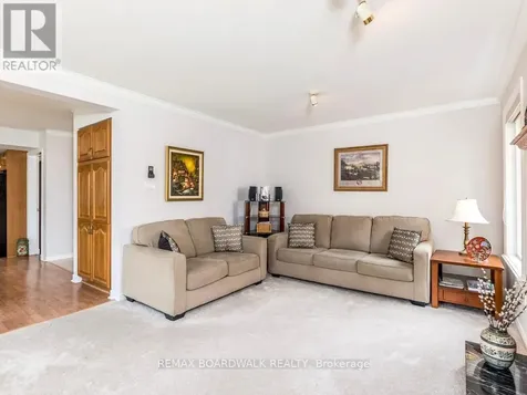 42 Slade Crescent Ottawa ON K2K 2K9