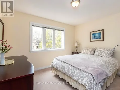 42 Slade Crescent Ottawa ON K2K 2K9