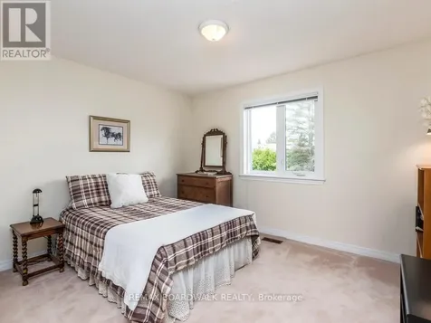 42 Slade Crescent Ottawa ON K2K 2K9